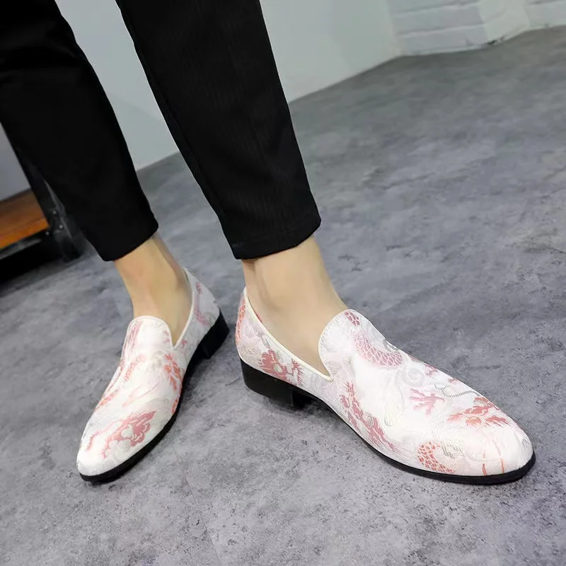 Embroidered Loafers Men Smoking Shoes New 2024 Male Wedding Party Dress Shoes Pointed Toe Slip on Man Personality Shoes Zapatos
