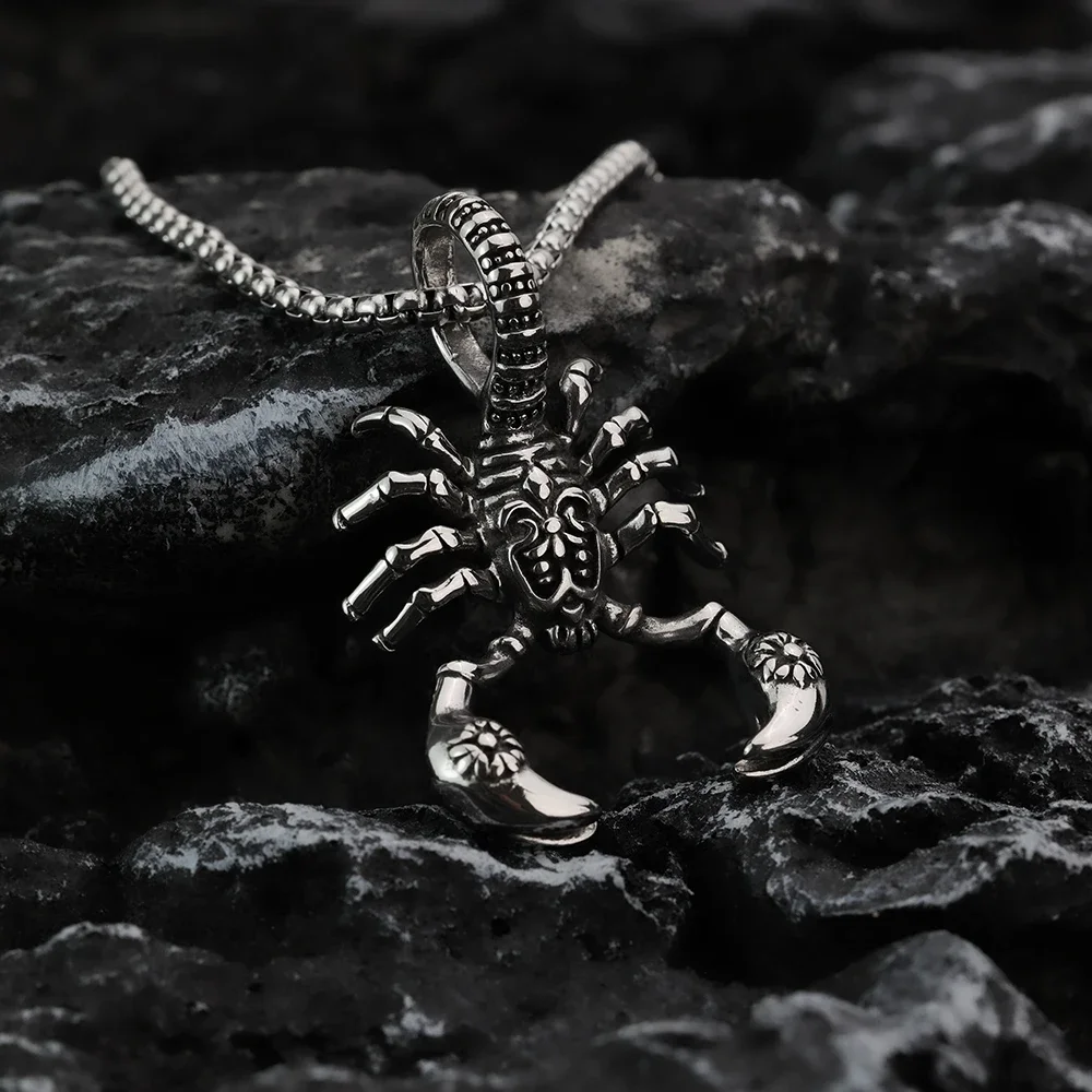 Gothic Retro Style Titanium Steel Poison Scorpion Men\'s Pendant Necklace 3D Animal Insect Headpiece