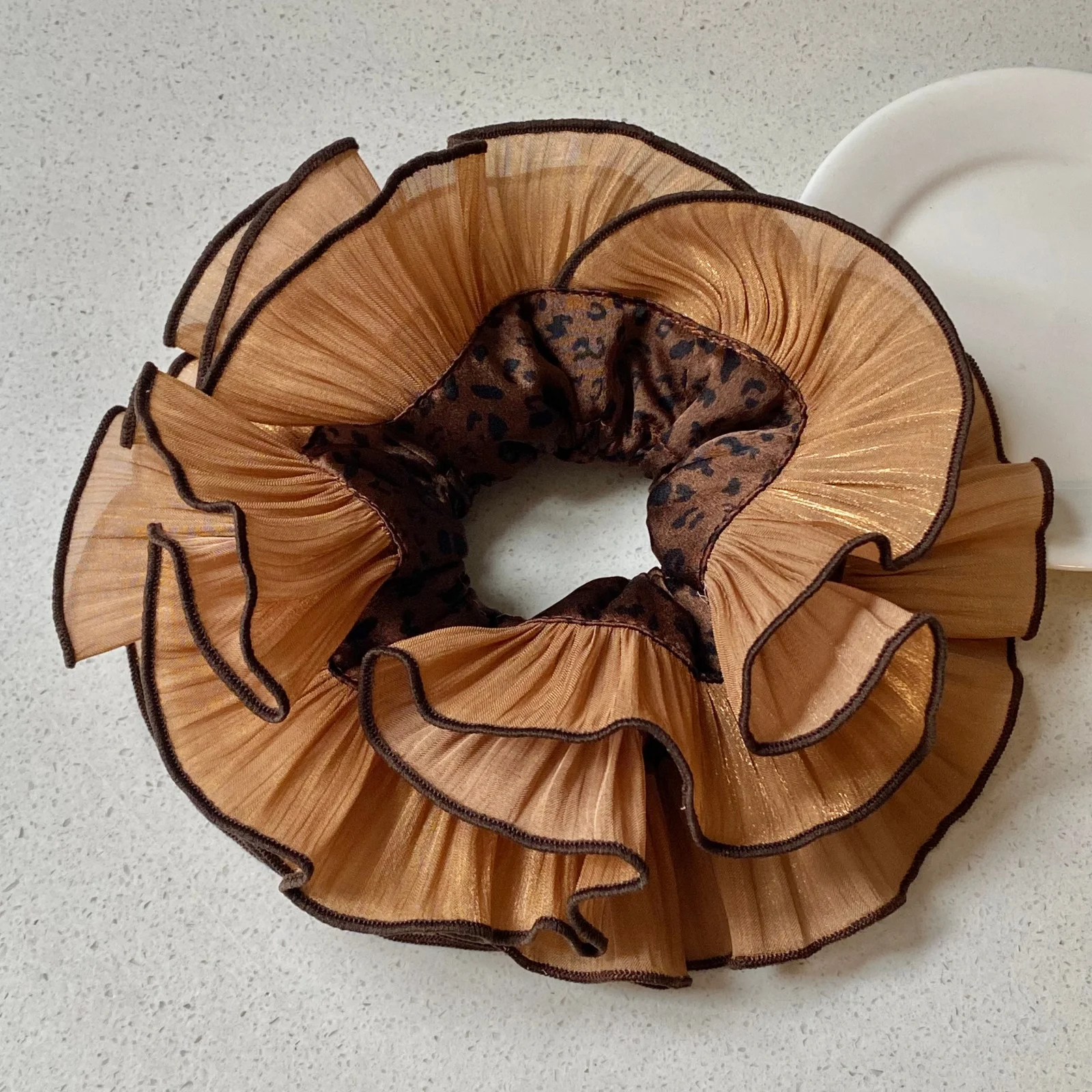 

1pc Korean & Japanese INS High-End Hair Scrunchie with Gilded Trim & Leopard Print - Timeless Luxury Vibe, Ideal for Top Knots