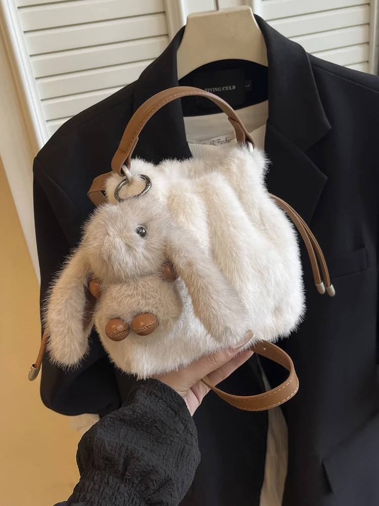 

Retro Furry Handbag Women's Faionable oulder Bag Commuter Crossbody Bag Autumn Winter Handbag Soft Buet ape Youth