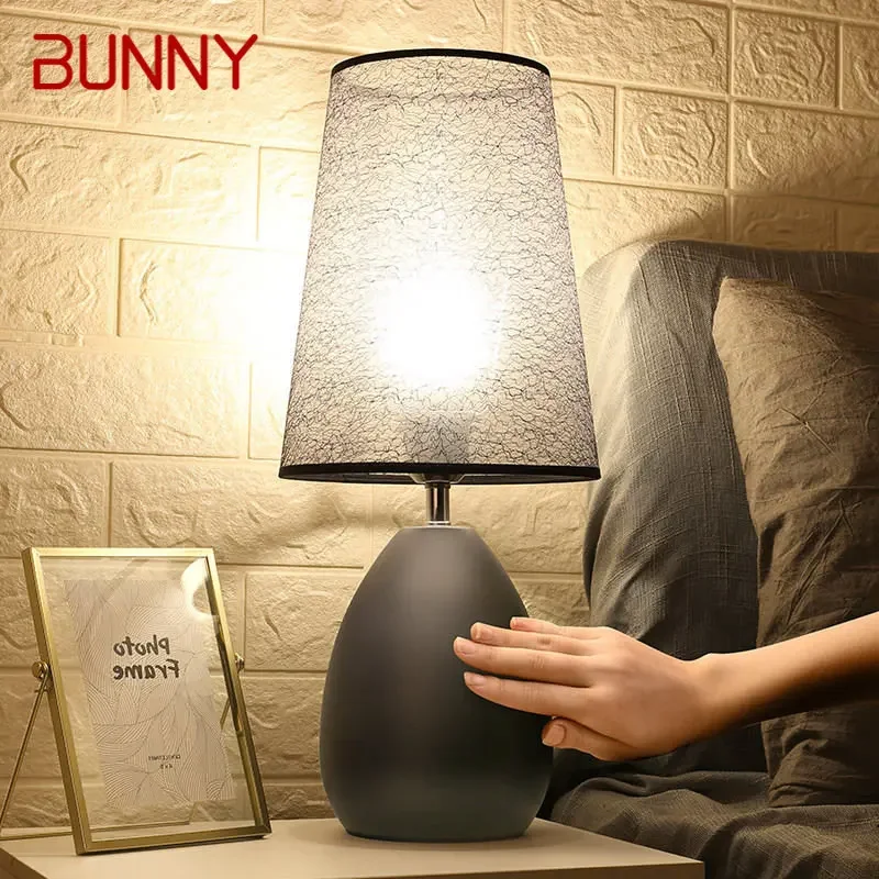

Настольная лампа BUNNY в скандинавском стиле, светодиодная креативная настольная лампа с сенсорным затемнением, современная простая для дома, гостиной, спальни, прикроватный декор