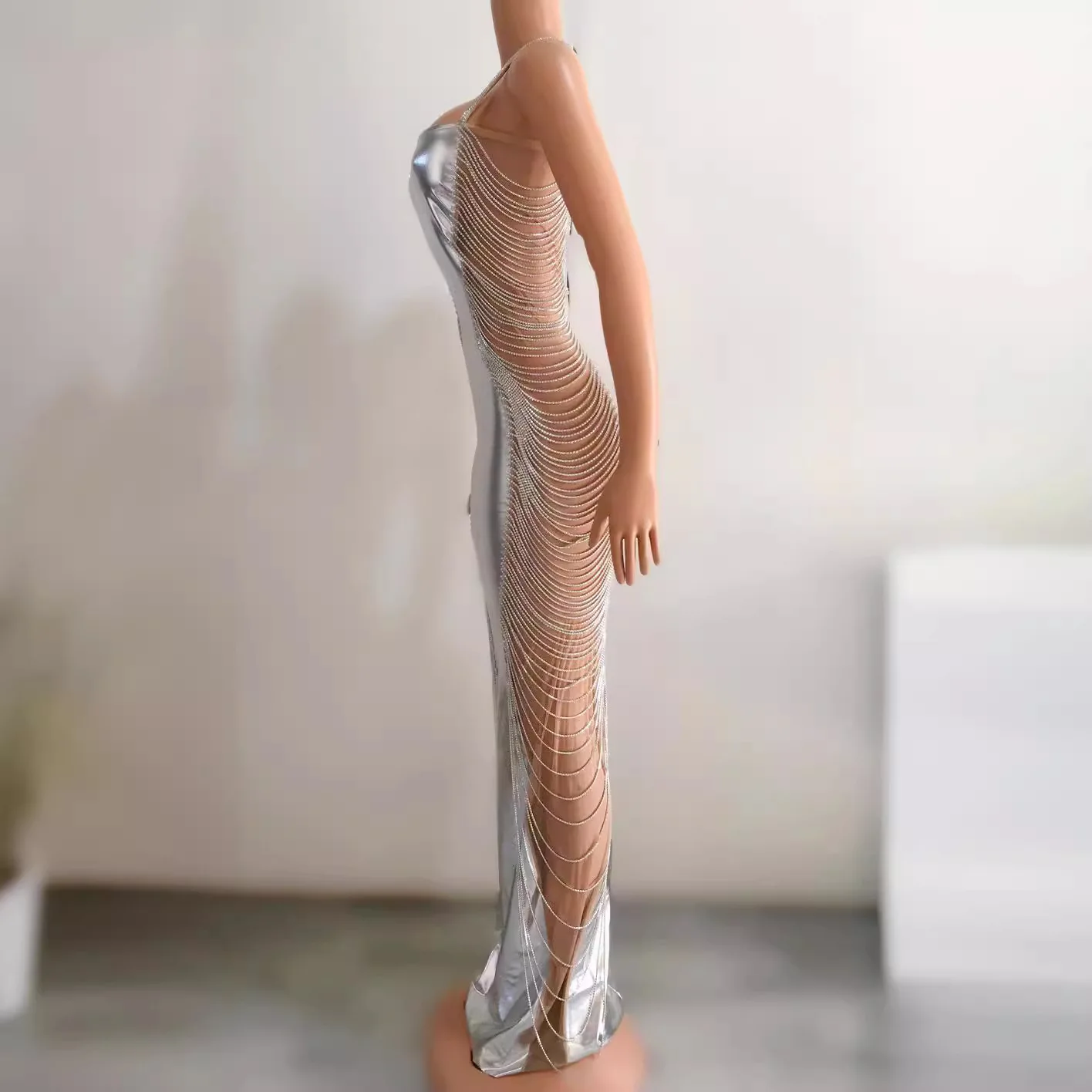 Robe longue de soirée et de bal pour femmes, argent brillant, Sexy, bretelles, sans manches, avec frange de diamant, robes à col en v profond