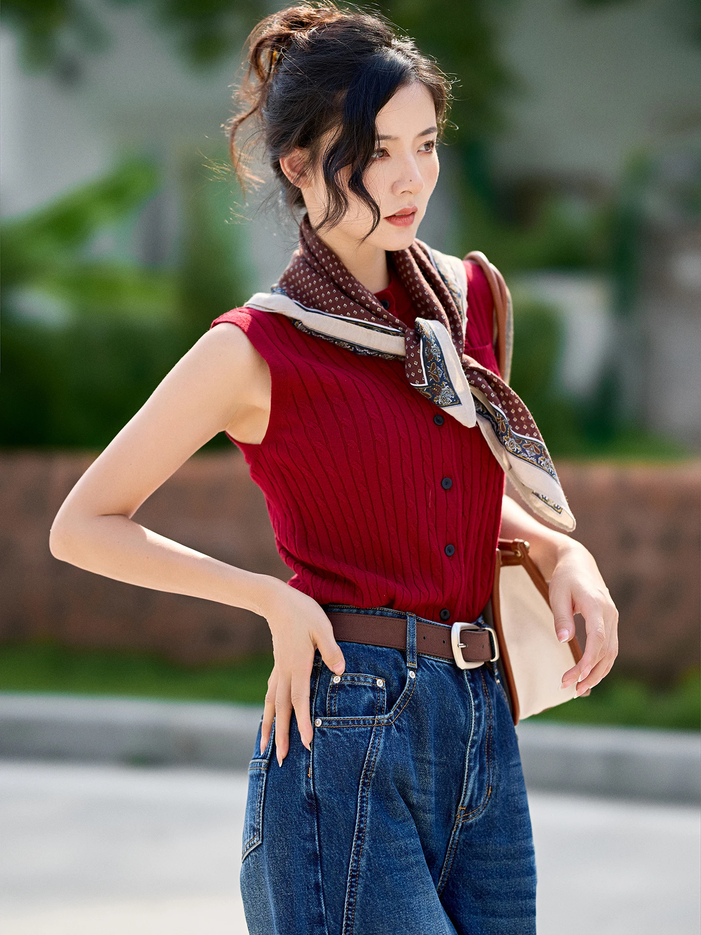 

Versatile Svel Woolen Knitted Cardigan Decorative Button Multi-Color Women's Soft French Sle Camere Sweater Vest