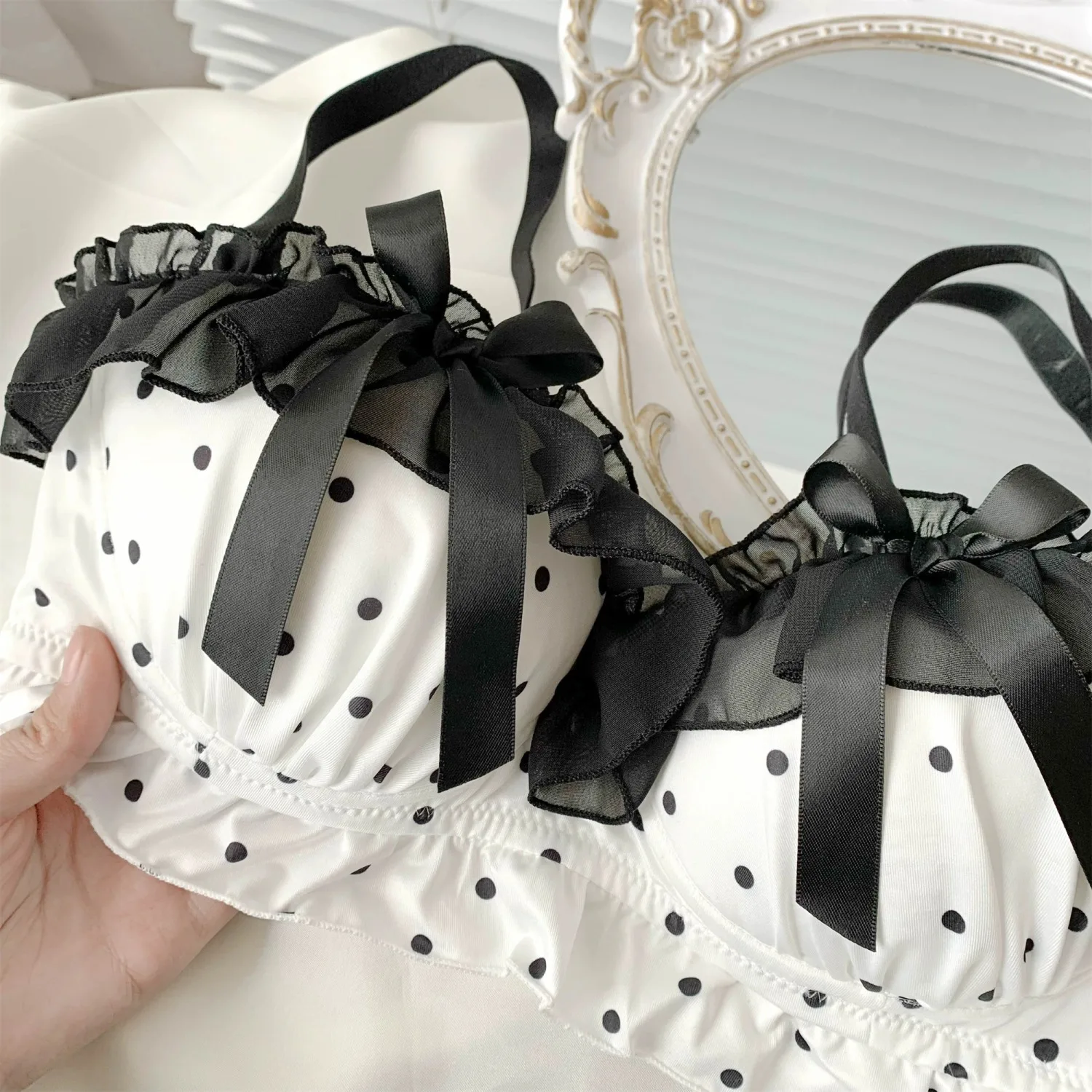 Sexy and Pure Desire Style Bow Dot Girl Underwear Girl Small Chest Gathers to Show Large No Steel Ring Bra Set