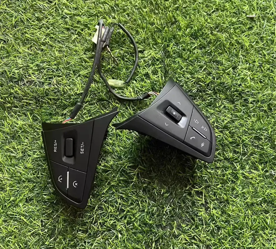 

Многофункциональная кнопка на руле для внедорожника WULING BAOJUN 510/Chevrolet Groove