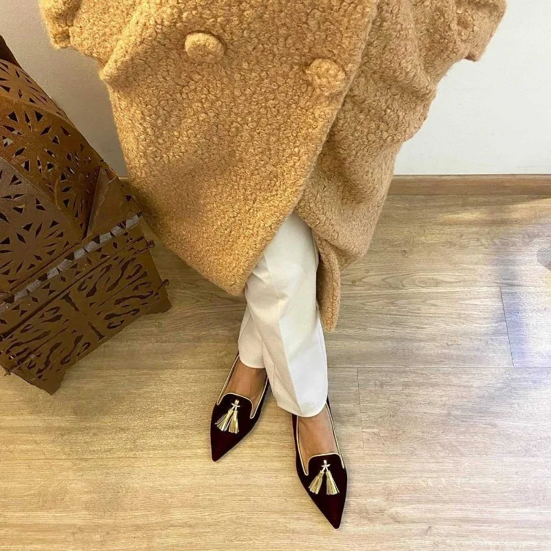 Spring/Summer 2026 Solid Color Fashion Low Heel Pointed Toe 40-43 Low Cut Fringe New Style Casual Women's Sandals，British Style view 5