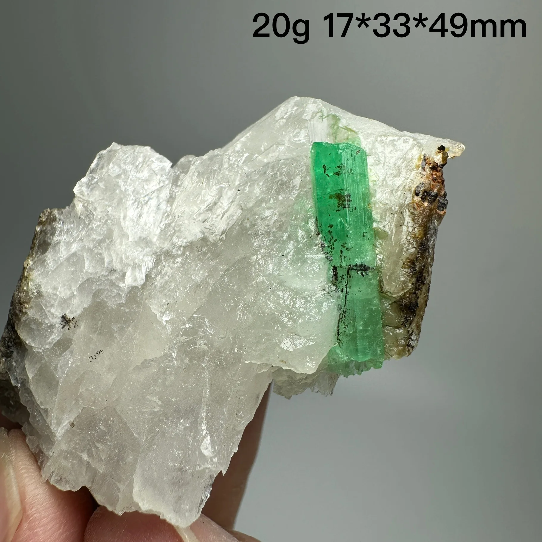 عينة معدنية من الزمرد الطبيعي + بلورات كوارتز شفاء وأحجار كريمة صخرية #6