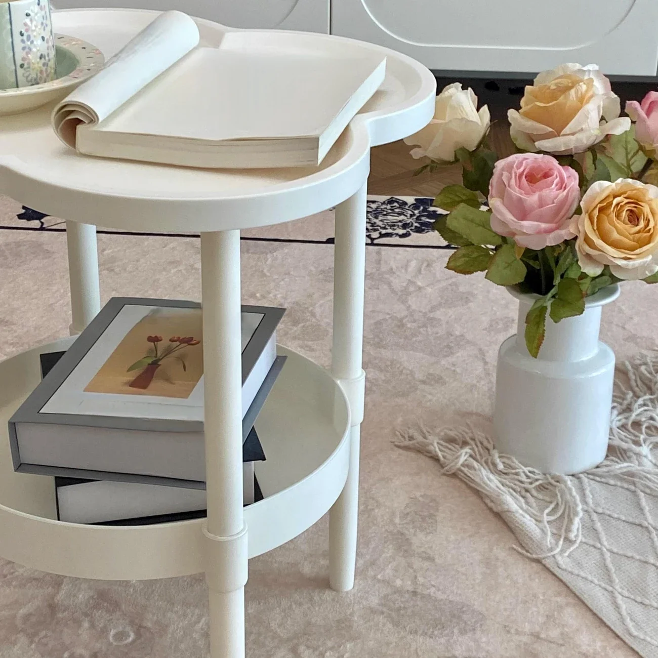 Tavolino da tè, con gamba, bianco casual, salvaspazio, molto adatto per dormitorio, soggiorno, camera da letto