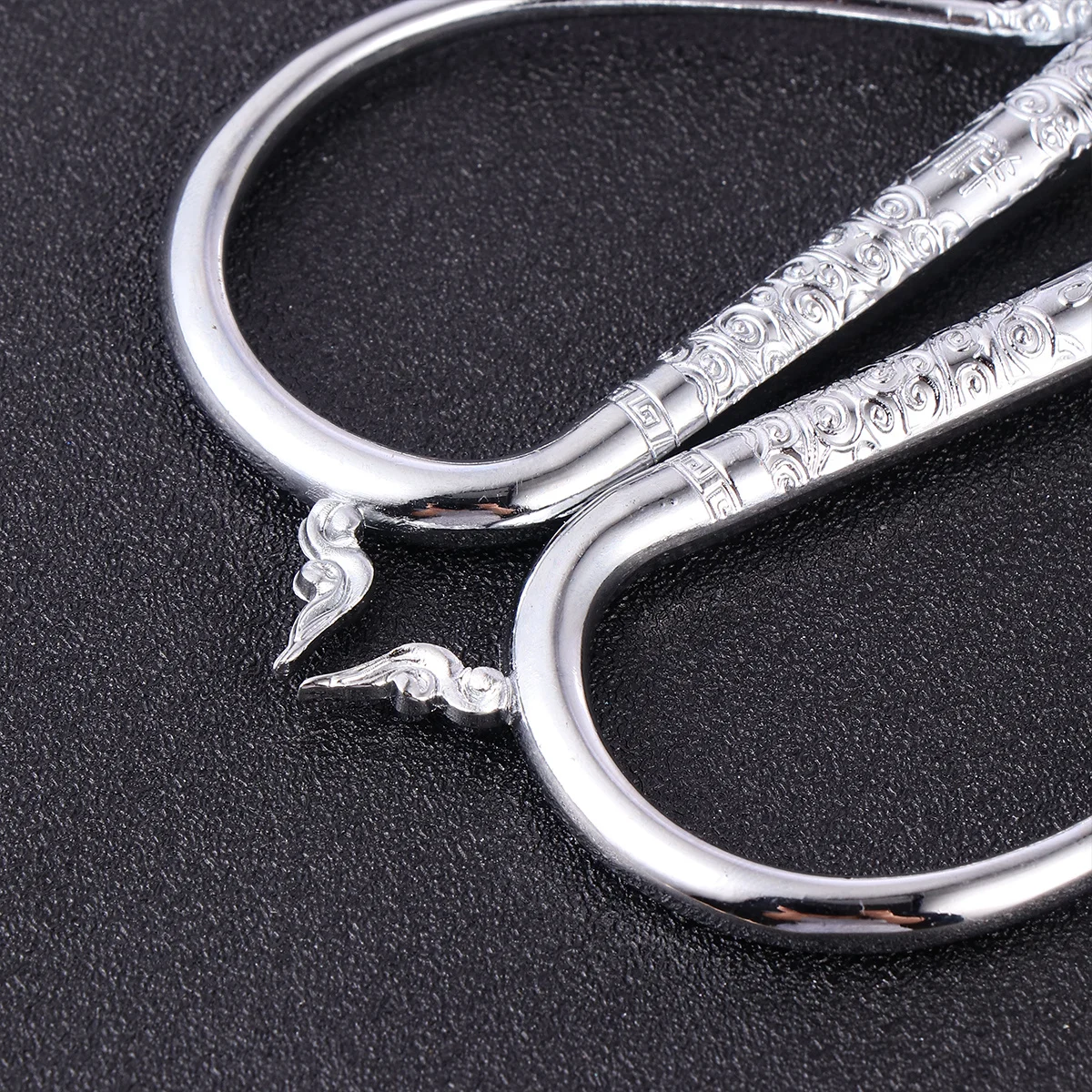 1Pcs Auspicious Clouds Scissors Wedding Shears Vintage Style Durable Practical Embroidery Sewing Crafting Office Gift Silver
