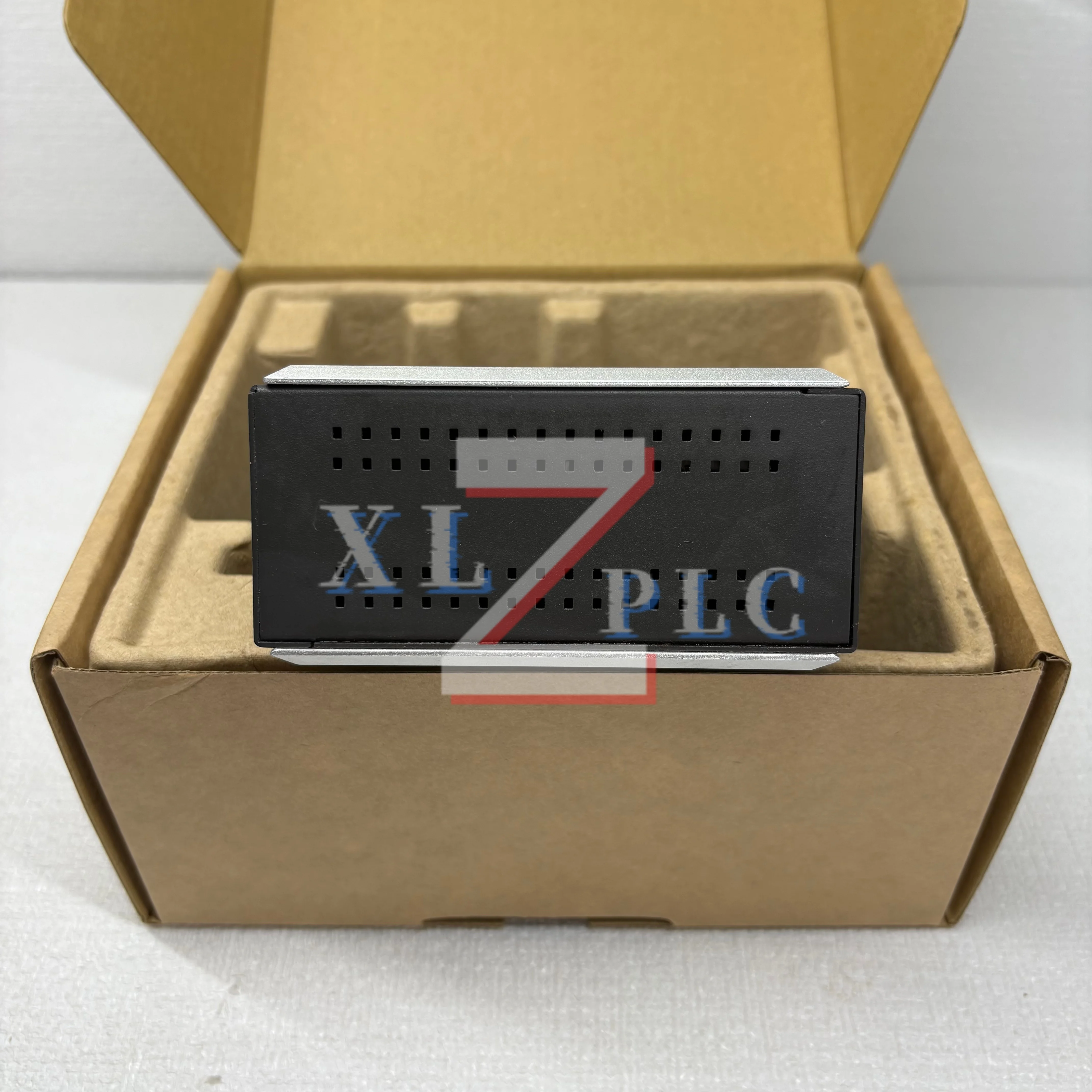 EDS-408A-SS-ST Industrial Ethernet Switch brand new