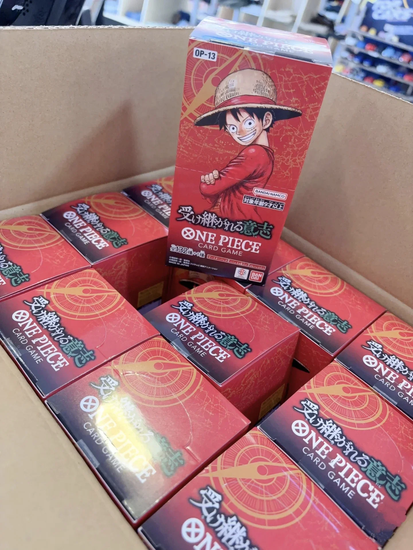 Disponibile 2025 BANDAI Genuino One Piece OPCG TCG Gioco di carte Giapponese sigillato OP13 Carrying on His Will Collezione di carte Giocattoli Regali