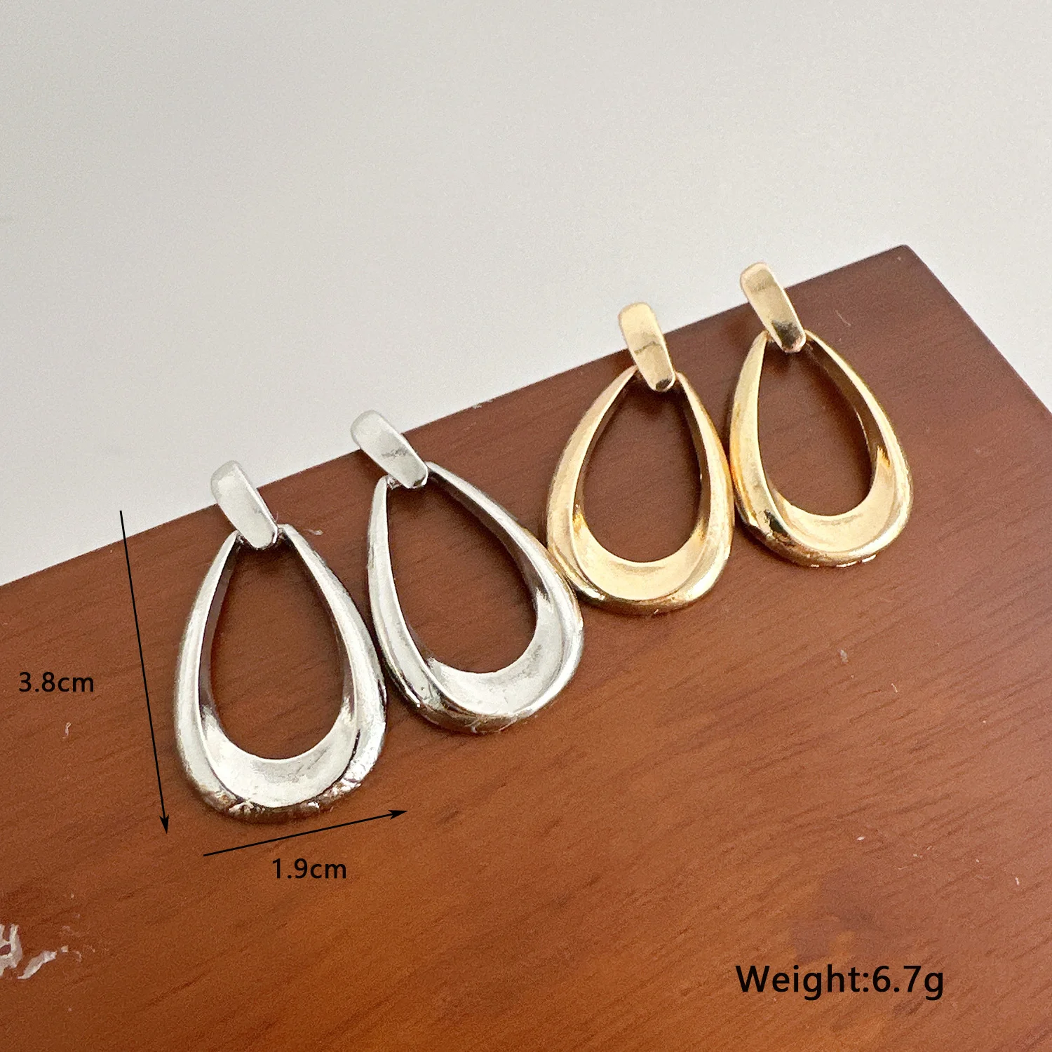 أقراط هندسية بسيطة على الطراز الفرنسي للنساء أقراط متدلية عصرية فاخرة للحفلات اليومية والعطلات مجوهرات هدايا 2025 جديد