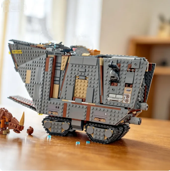 2026 New 1683pcs Star Interstellar Desert Tracked Armored Transport Vehicle, Desert Beast Building Block Model - view 4