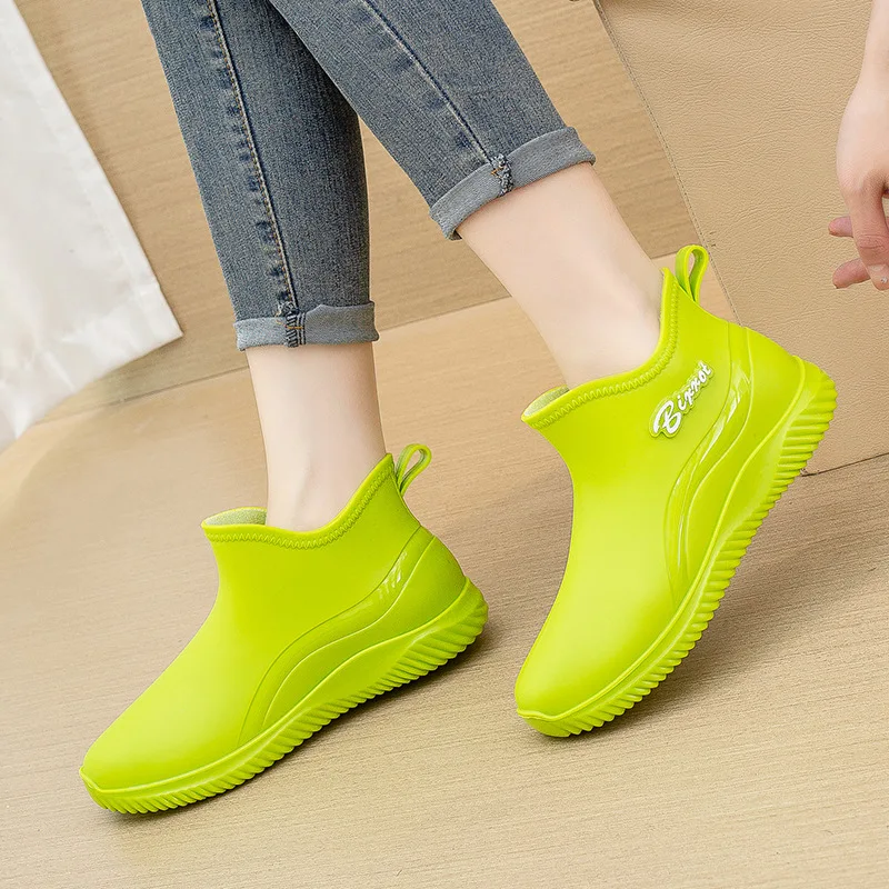 

Women's Short-tube Water Shoes Four-season Outdoor Work Shoes Waterproof Non-slip Soft-soled Wear-resistant Couple Rain Boots