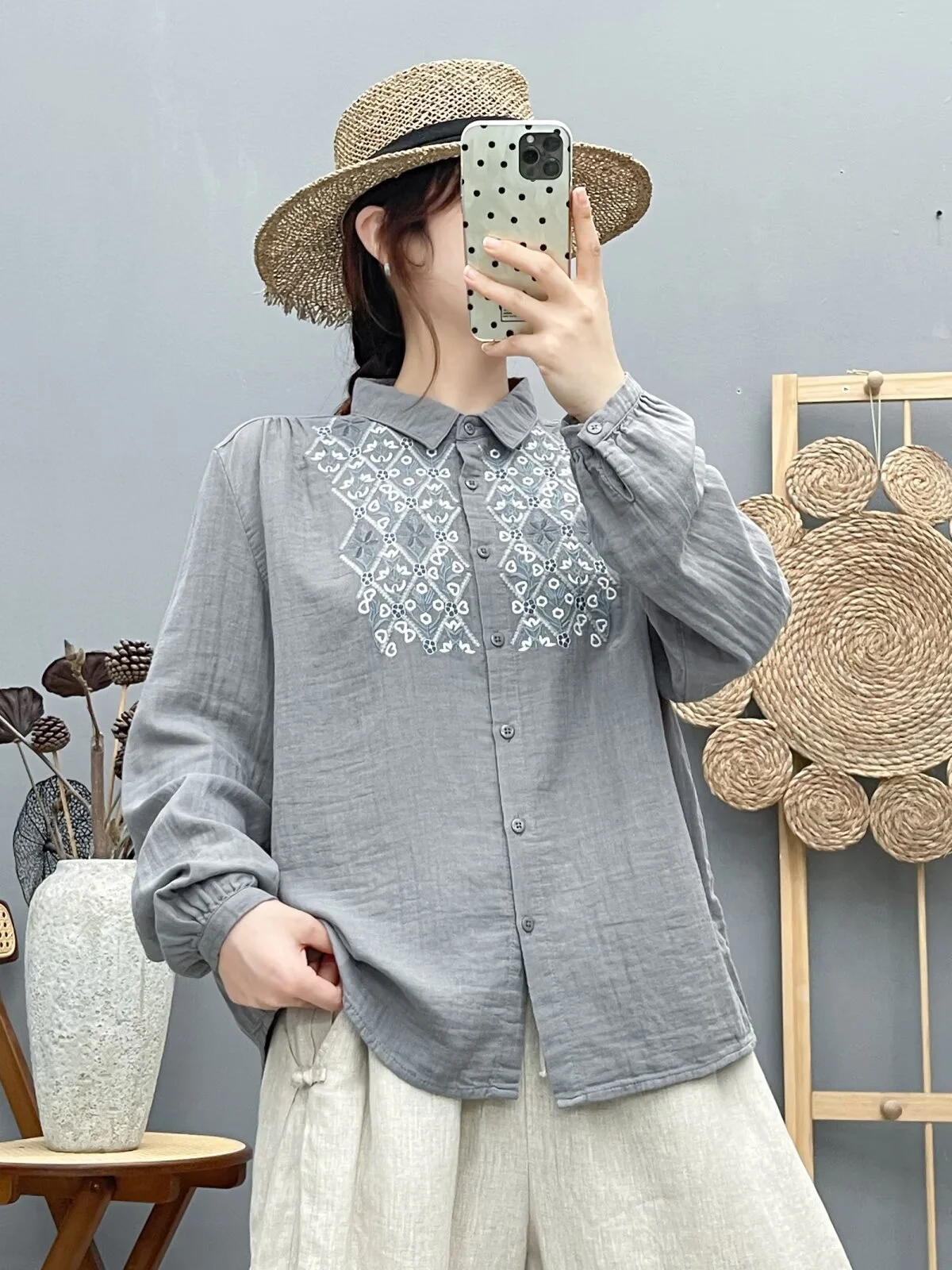 قميص نسائي قطني مطرز عرقي لعام 2026 قميص عتيق من غزل القطن الخالص أزرق أحمر رمادي أبيض قميص نسائي بقاعدة ربيعية #4