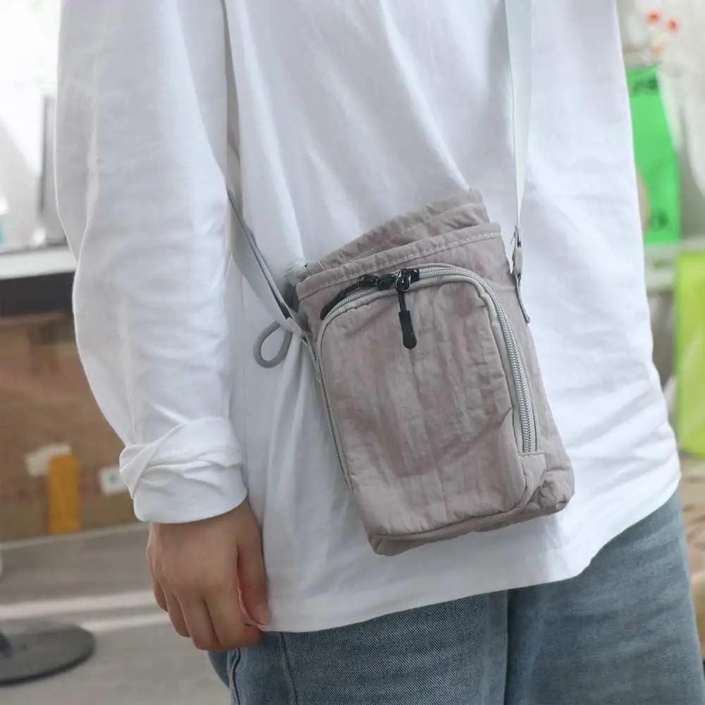 Canvas-Schultertasche für Wasserflaschen, einfarbig, mit Kordelzug, Umhängetasche für Mobiltelefone, im koreanischen Stil, minimalistische Tasche für Wasserflaschen. – Detail 6