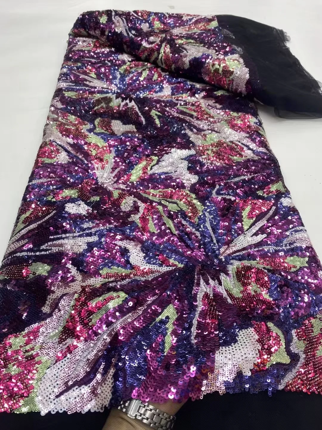 

2025 Высококачественное африканское нигерийское тюлевое кружевное платье с блестками и вышивкой, французский гипюр, свадебное платье, расшитое бисером, 5 ярдов DP0412