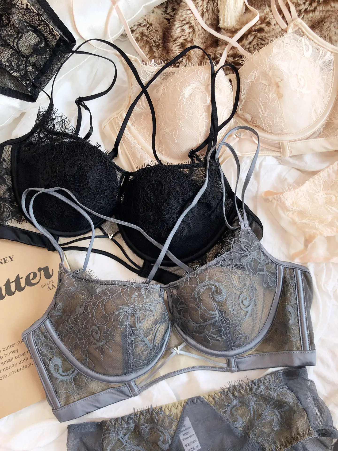Sommerliches, dünnes Damen-Unterwäsche-Set, sexy Spitzenblumen-Stickerei-BH, französischer, überkreuzter, verstellbarer Träger, Push-up-BH