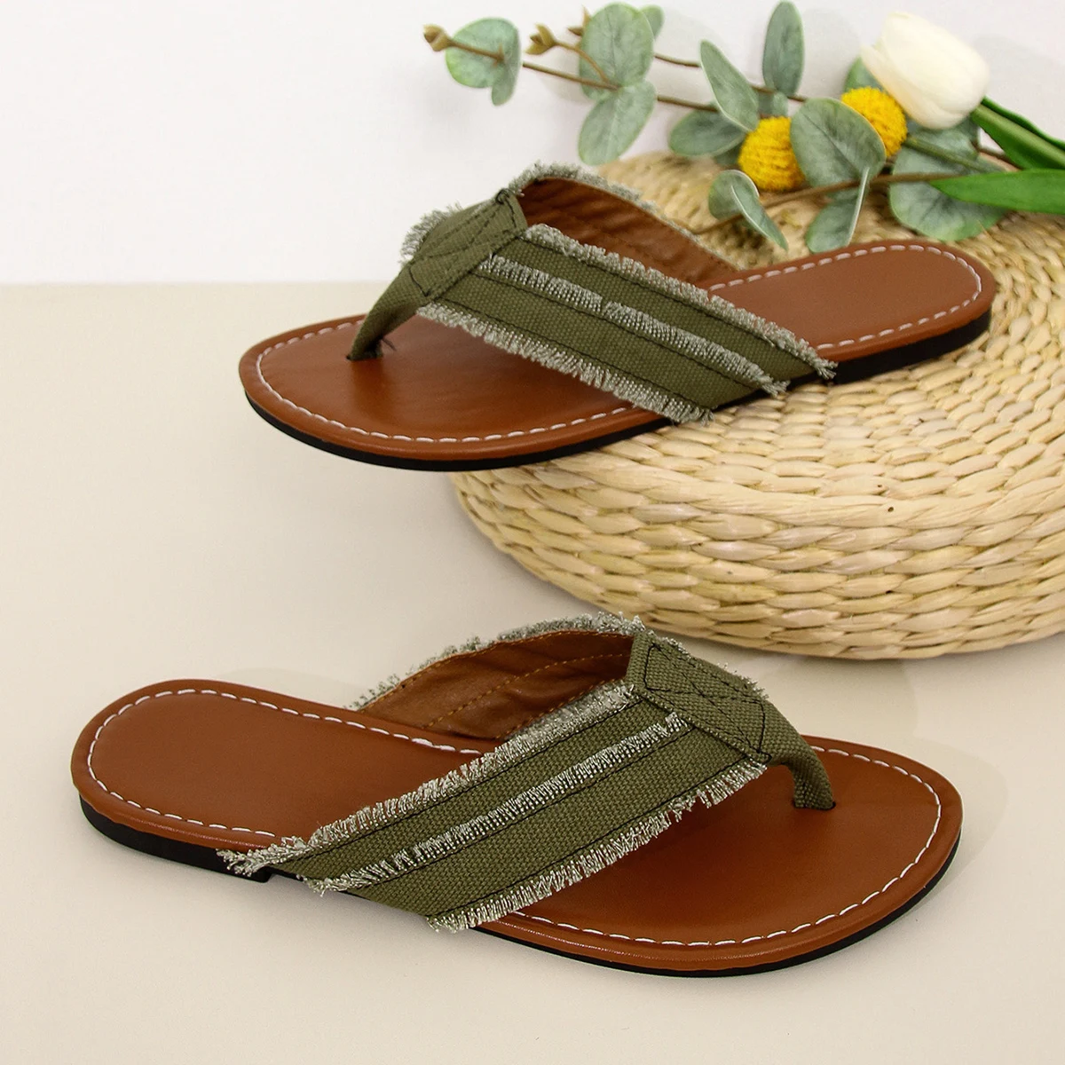 

New Summer Women Slippers Hot-selling Fashion Slippers Women Flip-flops Solid Color Beach Shoes Large Size Sandals Slides Women