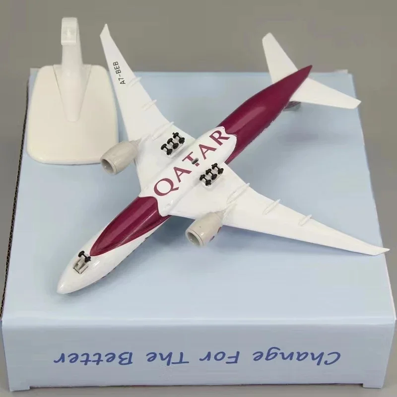 20cm Airplanes Qatar Airways Boeing B777 Plane Models  Alloy Material With Landing Gear Wheels Diecast Model Kits Gift Display