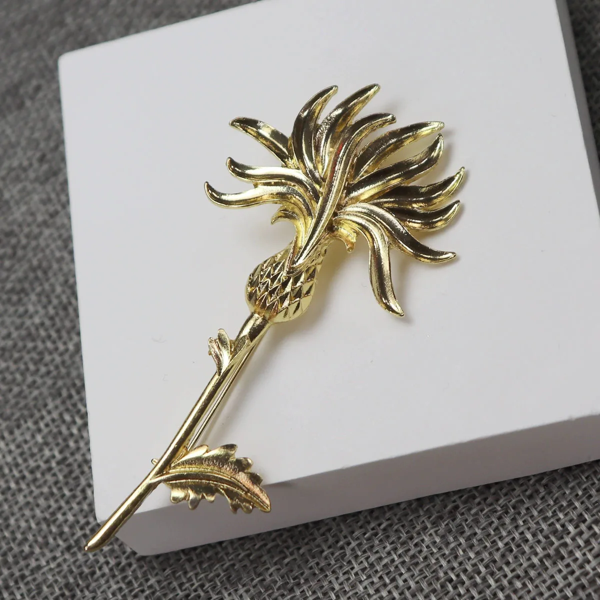 Vintage Thistle Flower Brooches For Women Unisex 2-color Metal Grass Plants Party Casual Brooch Pins Gifts
