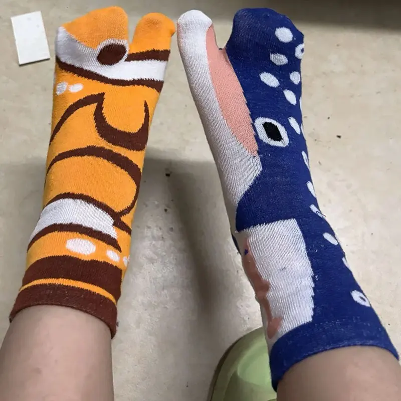 

Split Toe Socks for Men Women Cartoon Abstract Mid Calf Socks Flower Eel Aquarium Print Couple Matching Novelty Stockings Gifts