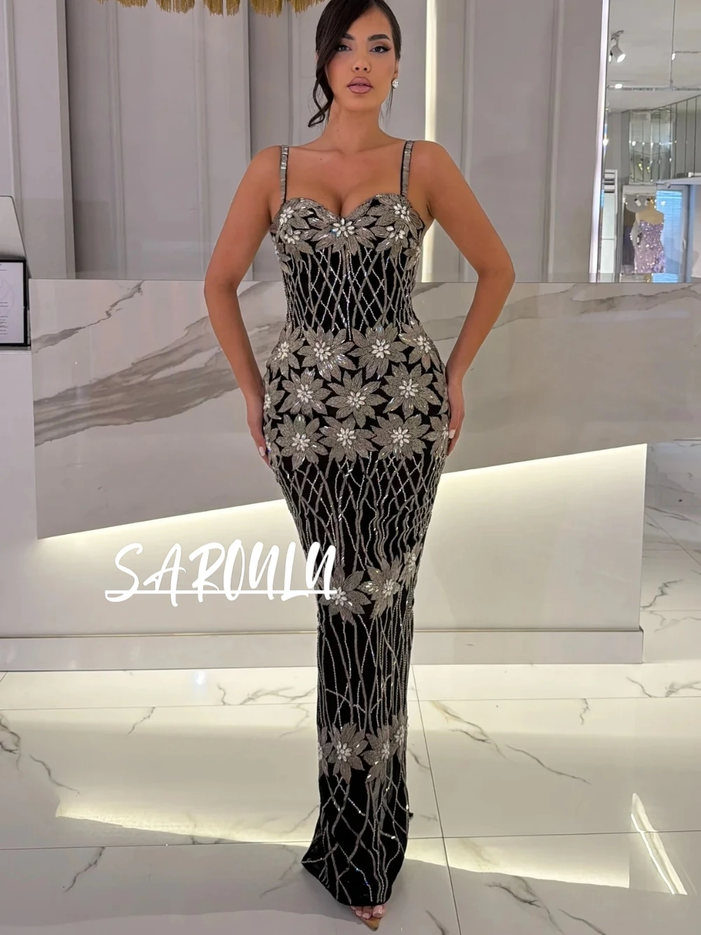 

Celebrity Black Spaghetti Straps Sweetheart Neck Evening Gown Silver Floral Beaded Crystal Embellished Luxury Prom Dress