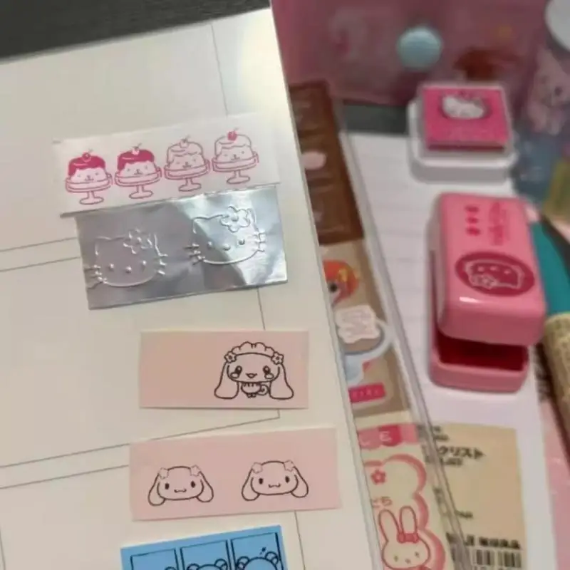 เครื่องปั๊มลายการ์ตูนซานริโอ้ เฮลโล คิตตี้ แบบโลหะ สำหรับนักเรียน ใช้ปั๊มลายบนสมุดโน้ต ของขวัญ