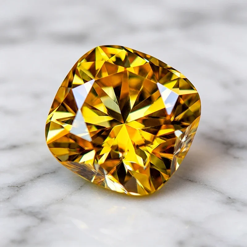 Moissanit-Stein im Kissen-Schliff, goldgelber Edelstein für DIY-Schmuckherstellung, besteht den Diamanttest mit Zertifikat. – Detail 3
