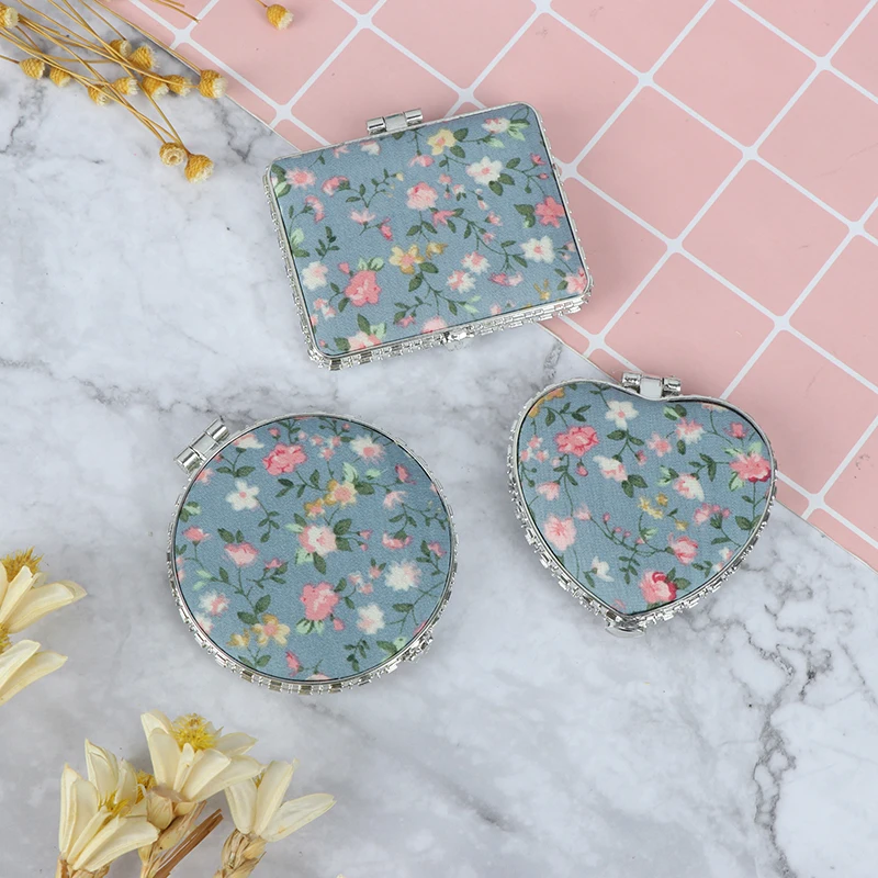 1 szt. Mini Makeup Compact kieszonkowe lusterko w kwiaty przenośne dwuboczne składane lusterko do makijażu damskie Vintage lusterka kosmetyczne na prezent