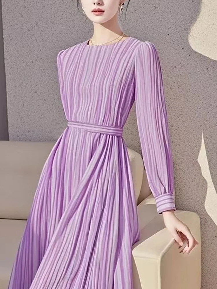 Lila gestreiftes Satinkleid für Damen, Herbst, neuer französischer Stil, elegant, langärmelig, lässig, Urlaub, schlichtes A-Linien-Plisseekleid