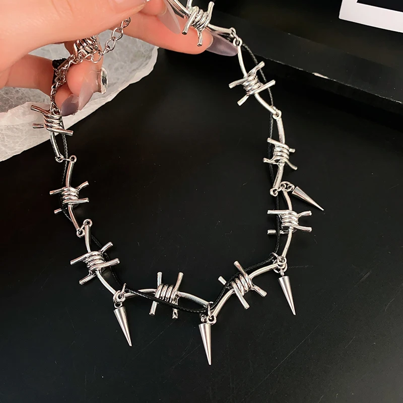 

1pcs Punk Metal Thorn Rivet Choker Necklace For Men Woman Gothic Hip Hop Double Layer Clavicle Chain Necklace Y2K Jewelry Decor