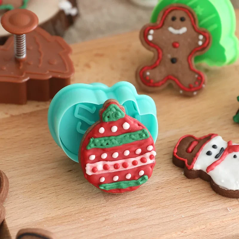4pcs Stamp Christmas Tree Snowman Biscuit Mold 3D Cookie Plunger Cutter Pastry Decorating DIY Food Fondant Baking Mould Tool