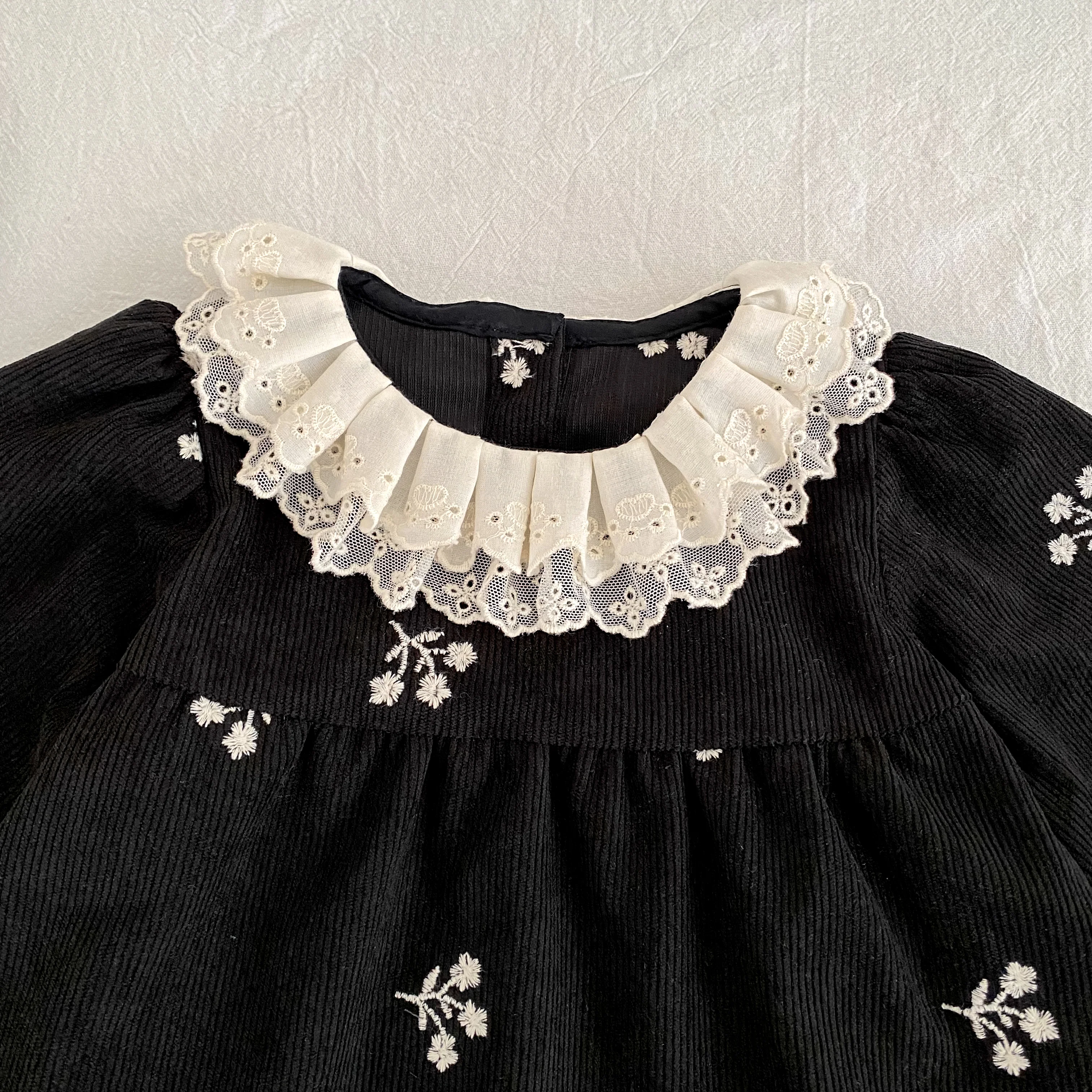 2026 Baby-Mädchen-Cord-Strampler 0-24M Langarm mit Spitzen-Rüschenkragen und Blumenstickerei, Herbst-Strampler für Kleinkinder, Prinzessinnen-Strampler – Detail 7