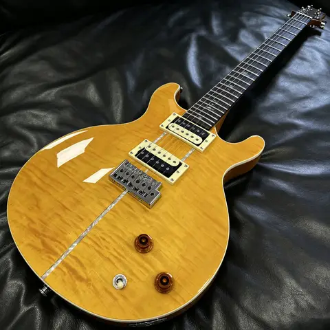 Solid-body electric guitar with golden lacquer tiger-striped maple veneer, pearl shell inlay trim, dual pickups. Suitable for rock music. Christmas gift. Available in US warehouse. Free shipping.