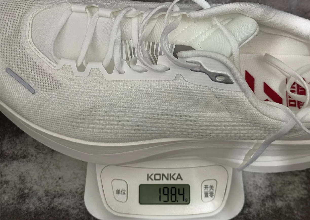 

2025 New Sports Basketball Sneakers Basketball Shoes Breathable Sneakers Men's Sneakers Women's Sneakers