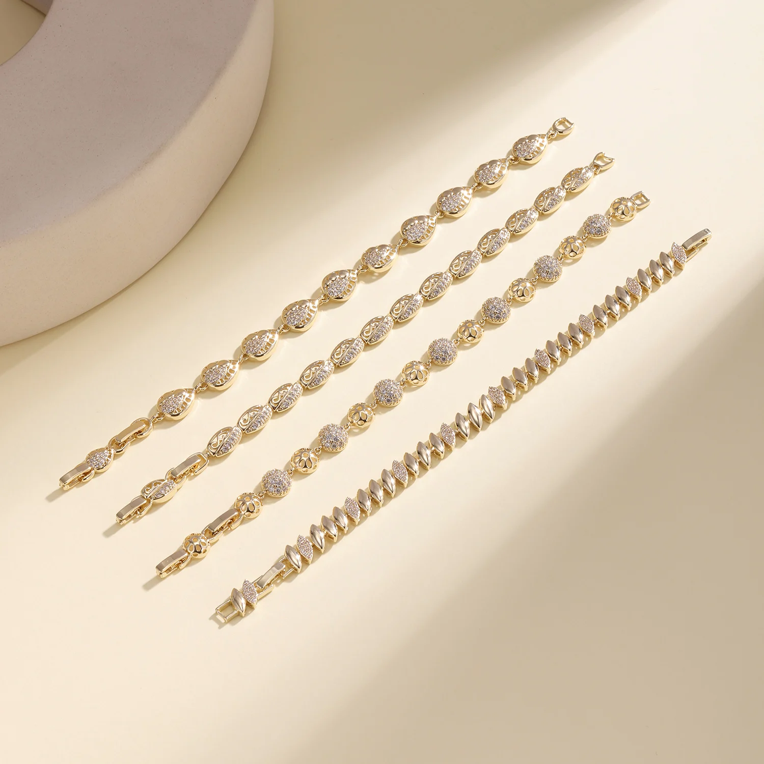 Nidin Ovaler tropfenförmiger runder Zirkonia-Gliederarmreif für Frauen, elegantes, leichtes Luxus-Handgelenk-Accessoire, Dating-Schmuck, Geschenke