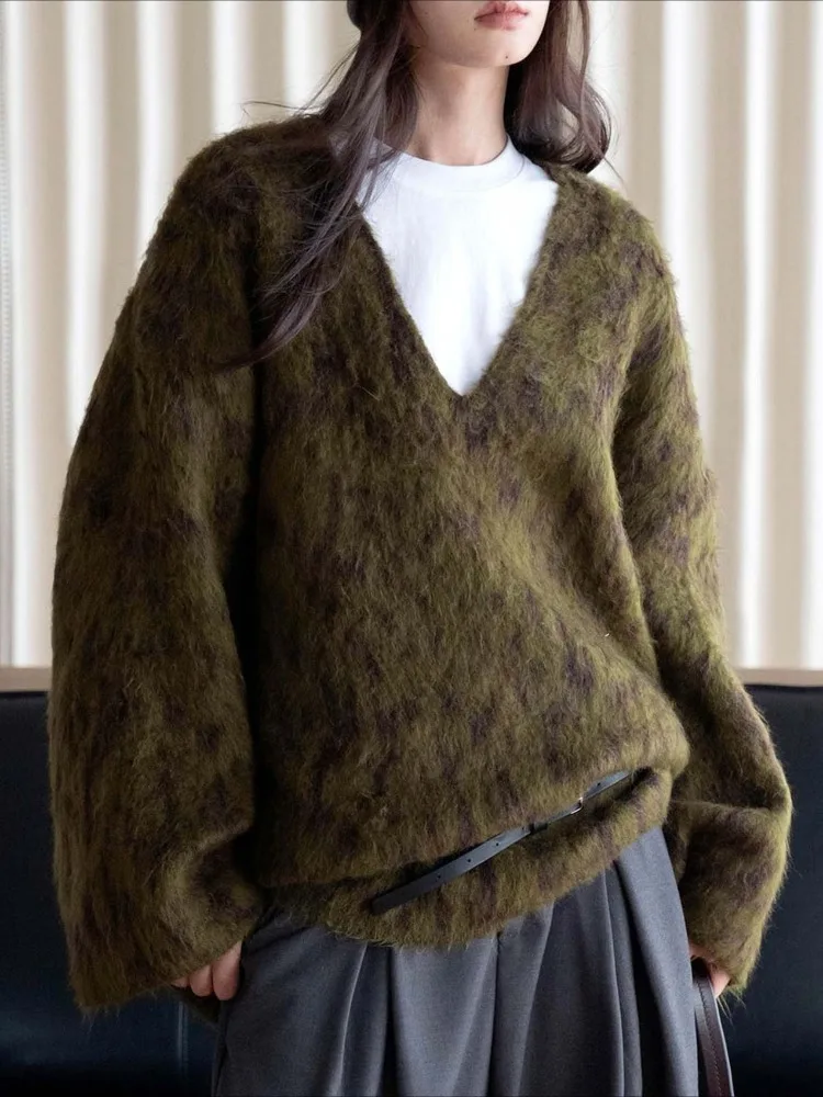 LIinar 2026 New Fall Winter Relaxed Retro Leopard-Print V-Neck Fleece-Lined Sweater—Loose Comfortable Casual Top