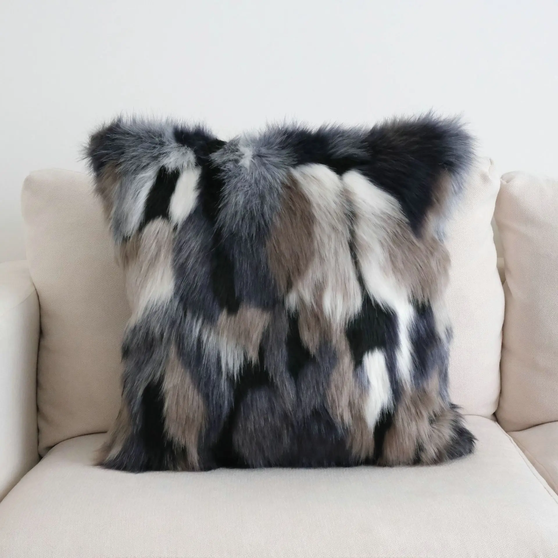 Artificial Fur Cushion Covers Light Luxury Plush Pillow Cases Autumn and Winter Home Pillow Covers Decorative Fluffy Comfortable