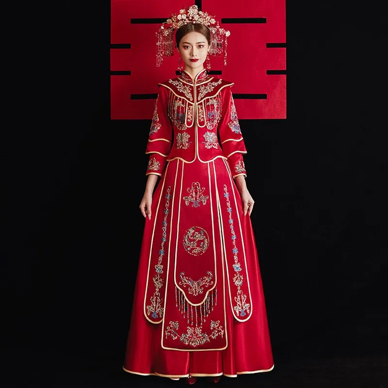 

New Chinese-style wedding dress toasting and