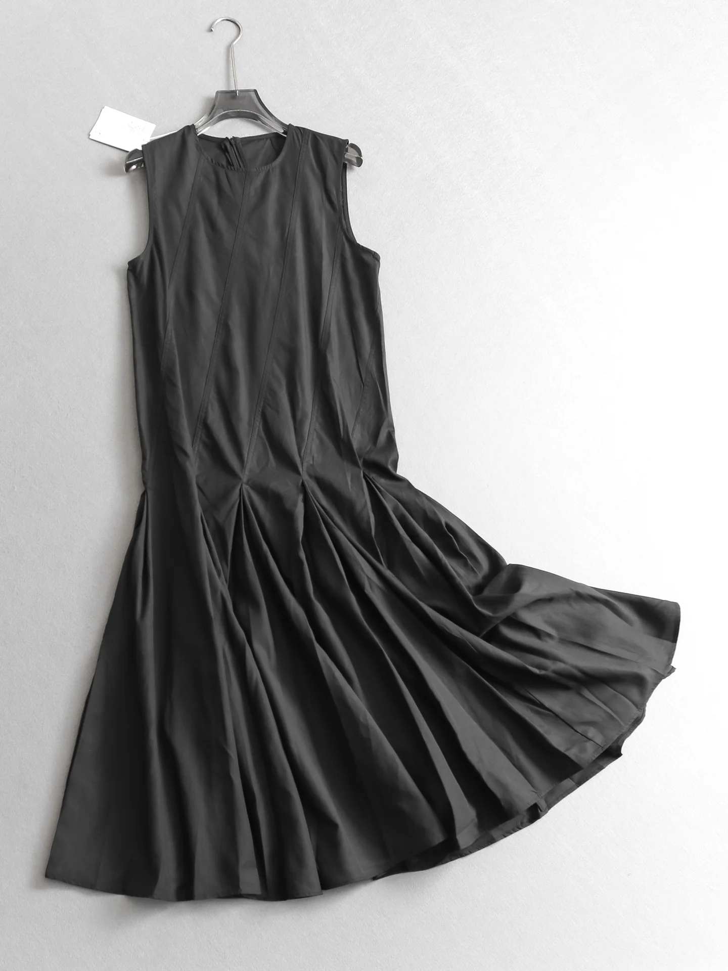 

Casual Linen round Neck Sleeveless Slim Fit Vest Dress Pleated Long Skirt for Women Breathable Comfortable Summer Dress