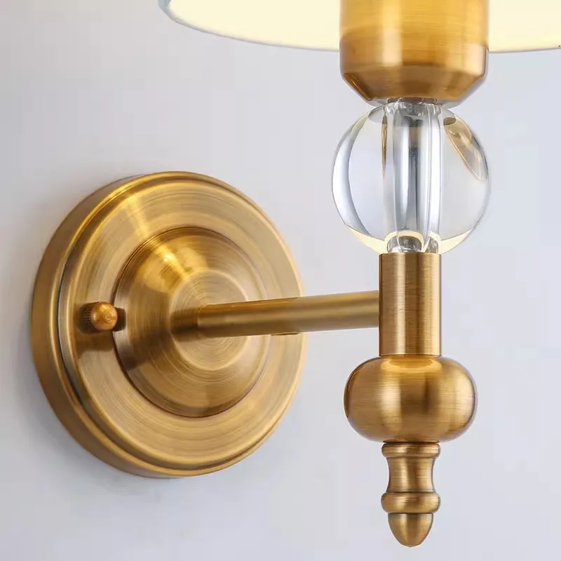 

Настенный светильник в европейском стиле, медного цвета, для гостиной, спальни, прикроватный светильник, светильник для зеркала, тканевый светильник для коридора