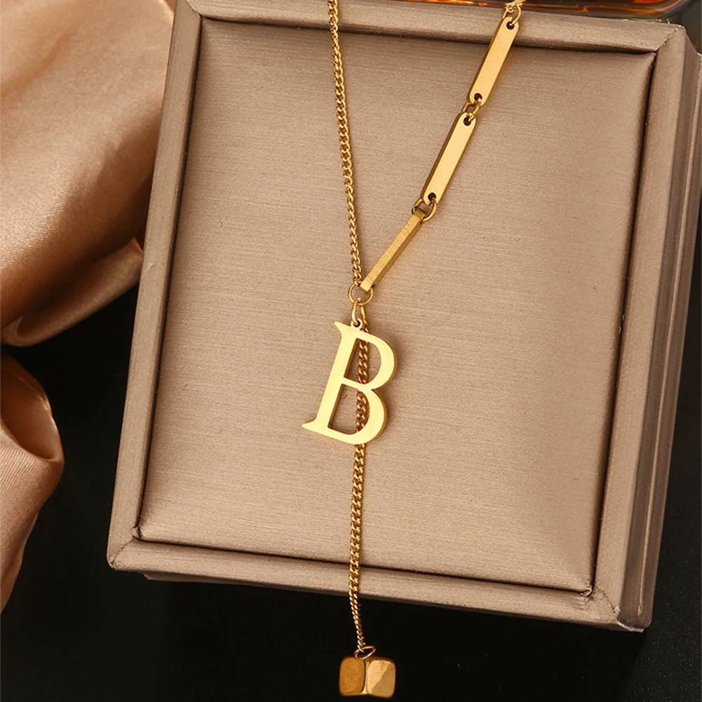 Gold Necklace 12 * 8 * 1cm 26 Letter Necklace Advanced Materials Necklace Atmospheric Appearance Charming Collection Piece