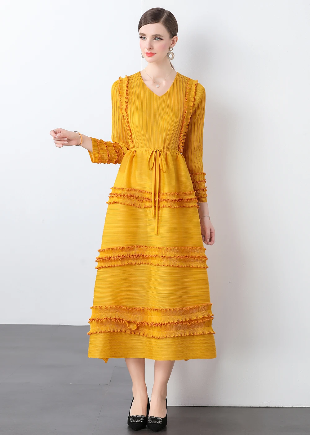 Robe anti-rides polyvalente française, ample et élégante, lanterne de tempérament, réduction de l'âge, Compression de la taille, vêtements plissés pour femmes, automne