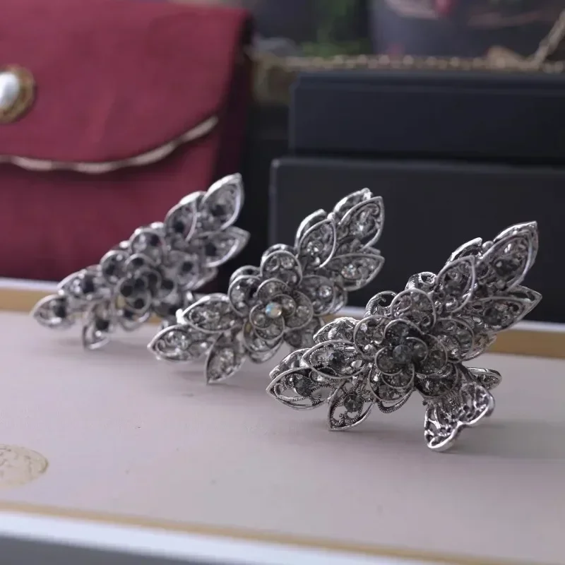 Metal Hollow Flower Shaped Grab Clip European Style Stacked Flower LargeSize Hair Clip Alloy Clip Vintage Diamond Hair Accessory