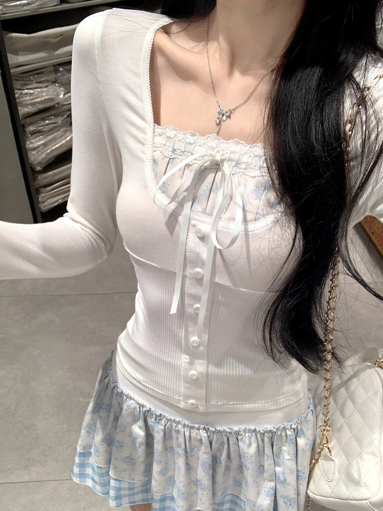 

Комплект Kett Oxygen White: женская футболка с длинным рукавом и юбка. Модный осенний комплект из двух предметов для подростков.