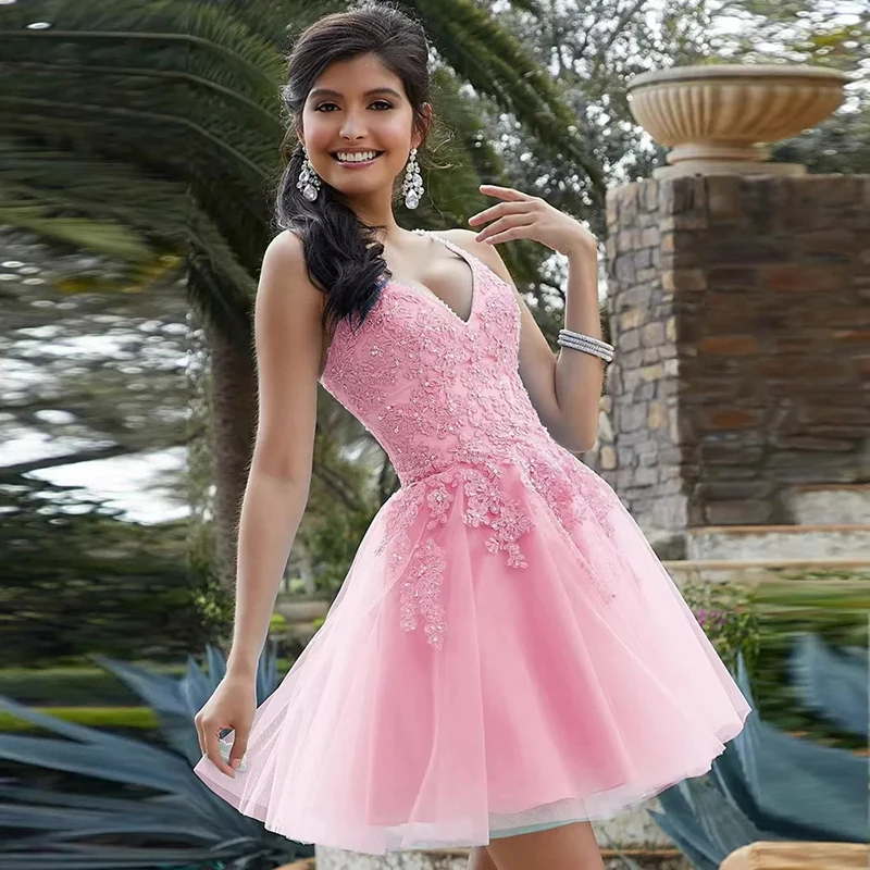 فستان حفلة موسيقية صغير مثير برقبة على شكل V أشرطة سباغيتي دانتيل مطرز بالخرز فساتين العودة للوطن تول على شكل حرف a فستان قصير للحفلات حسب الطلب