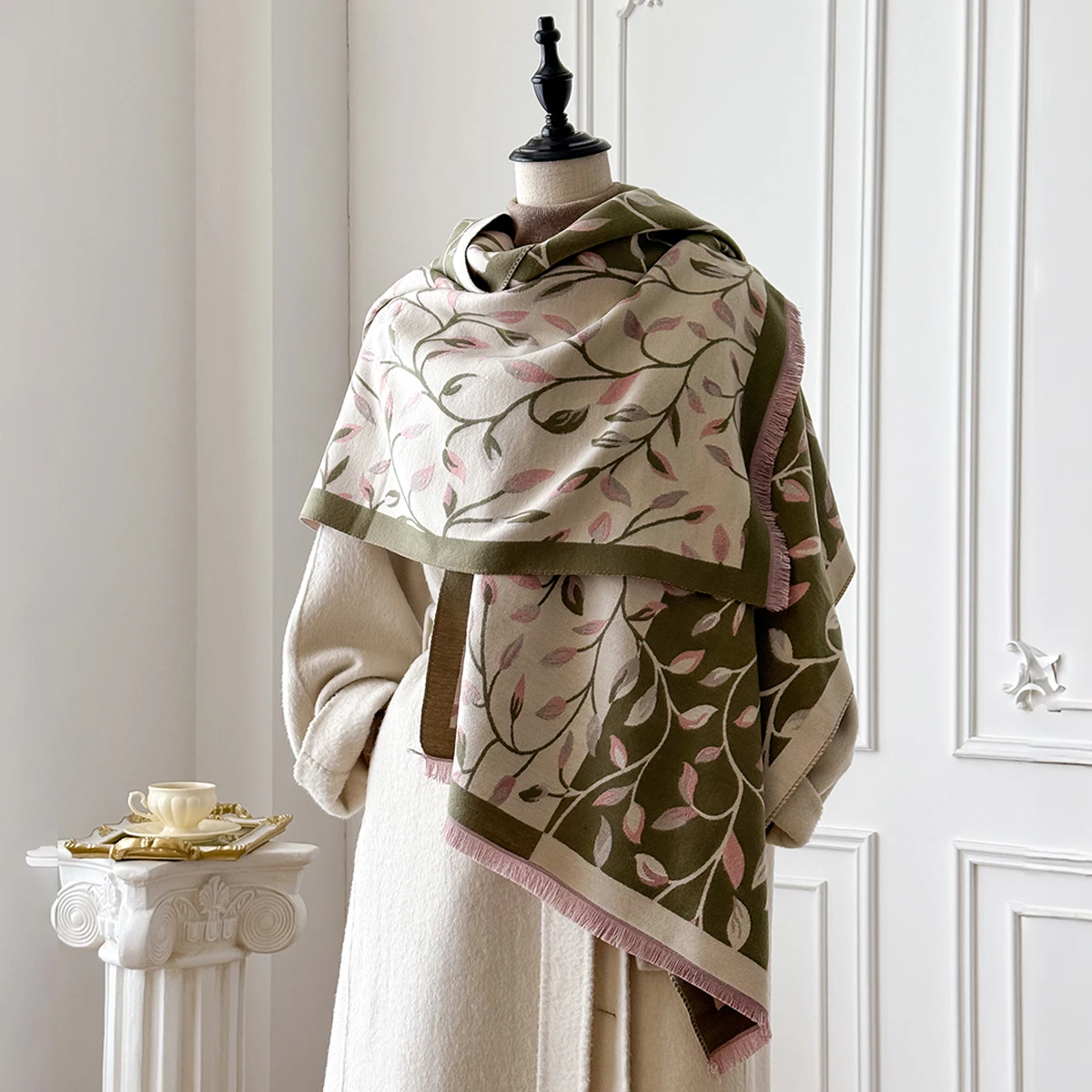 Brand Fashion Damen-Winterschal aus Kaschmir – Vintage-Ölgemälde mit Blattmuster, Quasten-Pashmina, dicker Wickel- und Echarpe-Poncho – Detail 15