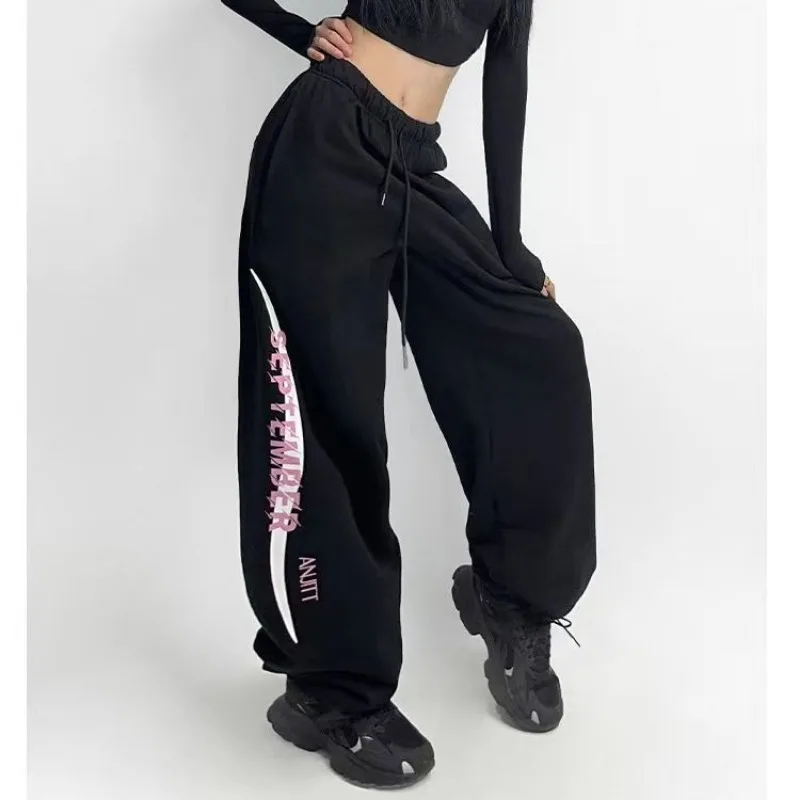 Sommer Unisex Schnelltrocknende Weite Hose mit Allover-Print und Kreuz-Schriftzug, Y2K Gothic Streetwear, Kordelzug, Lose Baggy Freizeithose – Detail 3