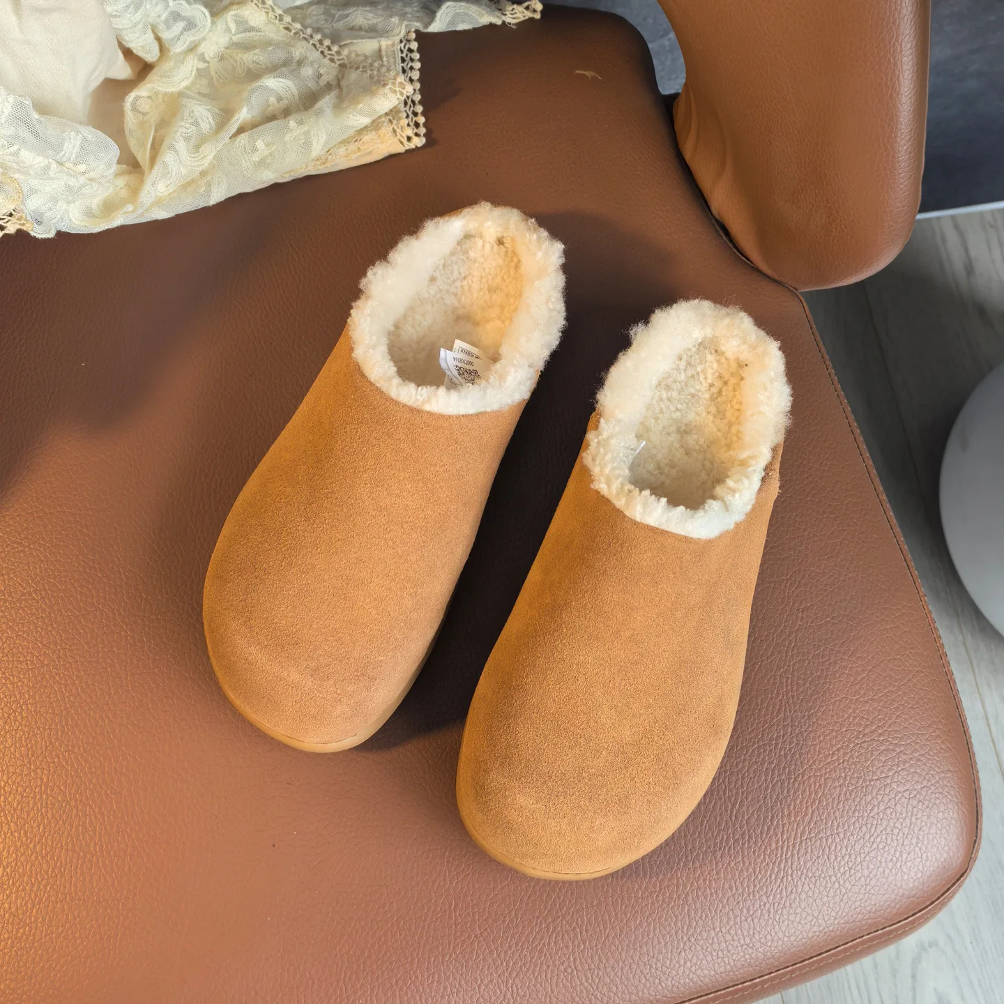 Zapatos de patatas pequeñas de lana para mujer, botas de nieve a la moda, piel, todo incluido, suela suave de cuero, terciopelo de invierno, 2025